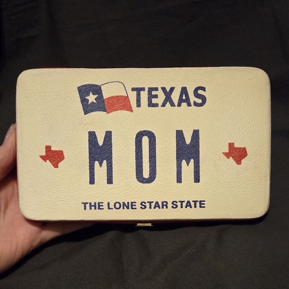 Country Roads Texas Mom The Lonestar State Hard Case Wallet 7.5x4.5x.75"